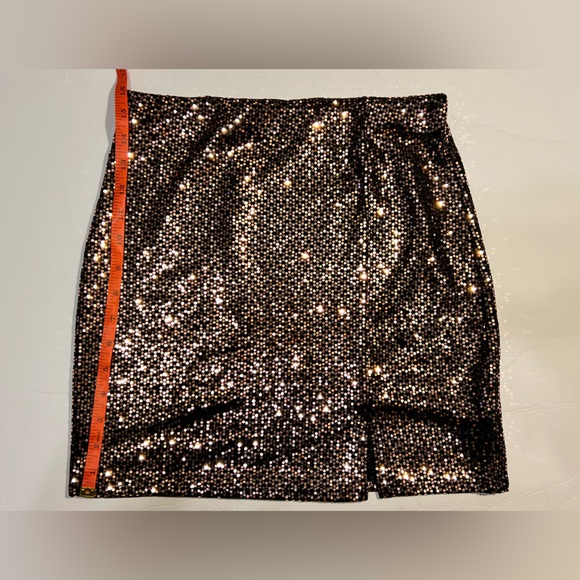 Glow effect sequence skirt, Mini with a slit - Picture 10 of 16